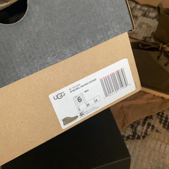 Ugg Shoes | Ugg Neumel Unlined Leather Chukas | Color: Cream/Green | Size: 7 | Karinaf_Dotbayb's Closet